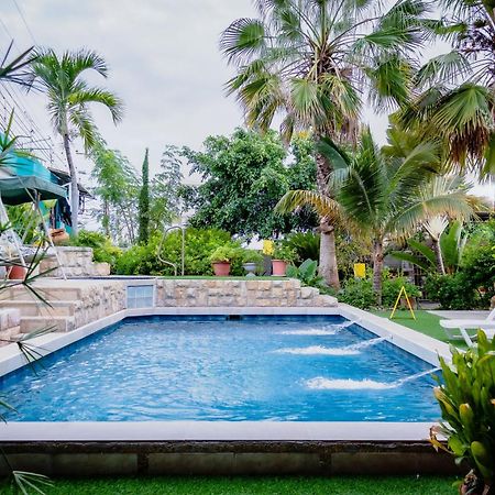 Hostal Antares Manta Bagian luar foto