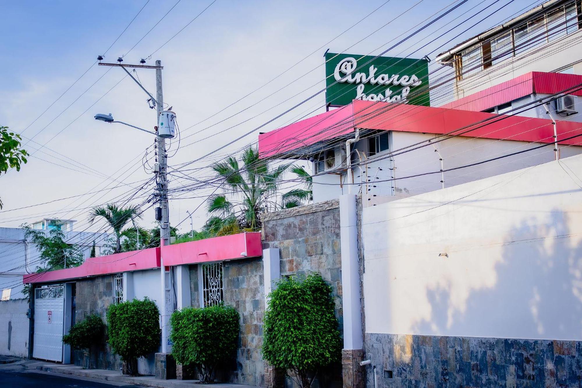 Hostal Antares Manta Bagian luar foto