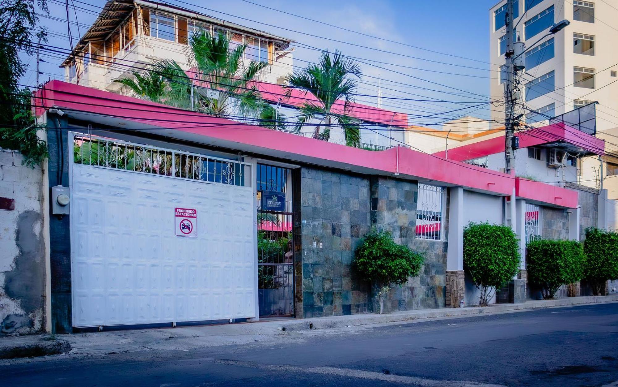 Hostal Antares Manta Bagian luar foto