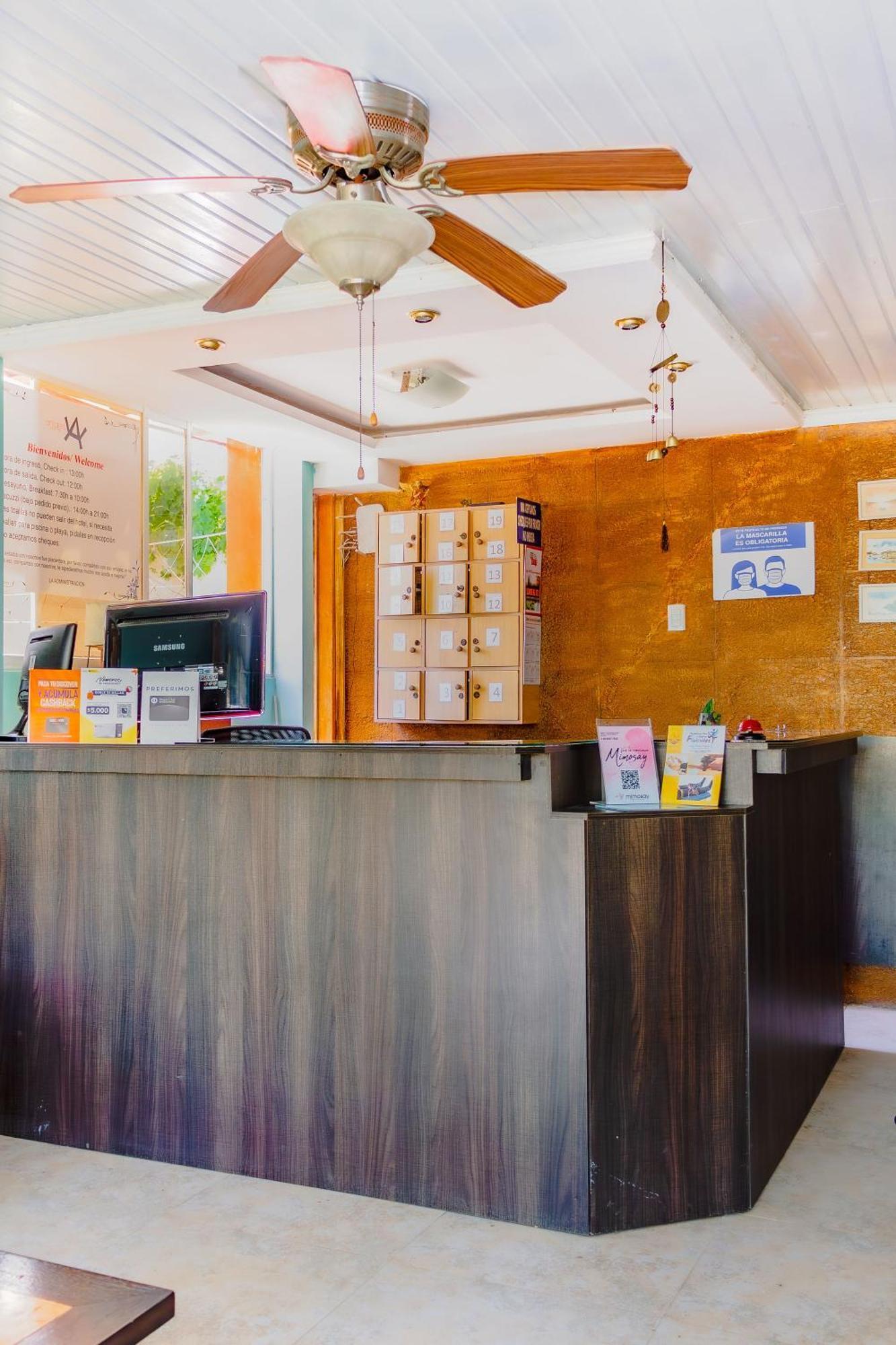 Hostal Antares Manta Bagian luar foto