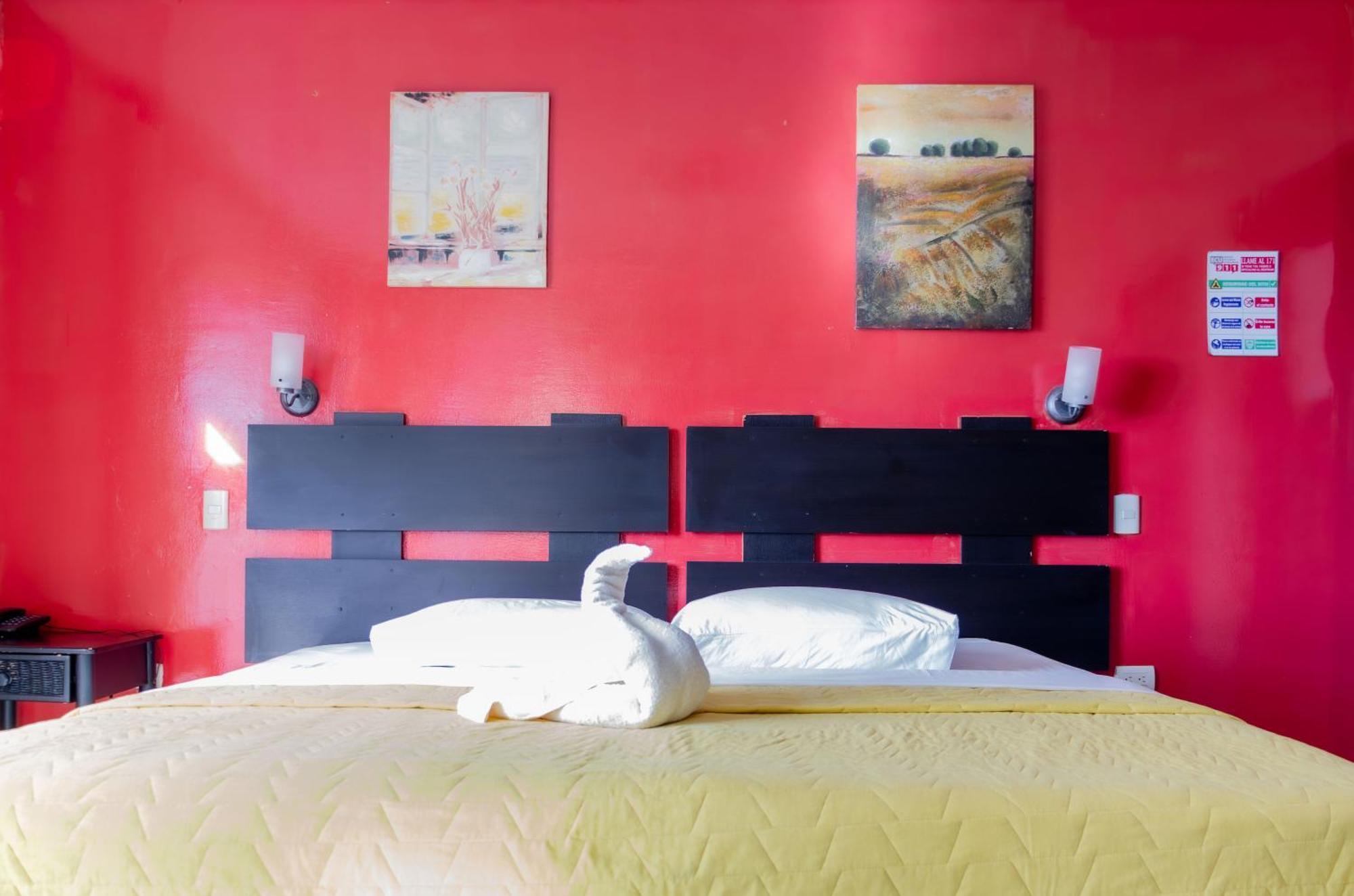 Hostal Antares Manta Bagian luar foto