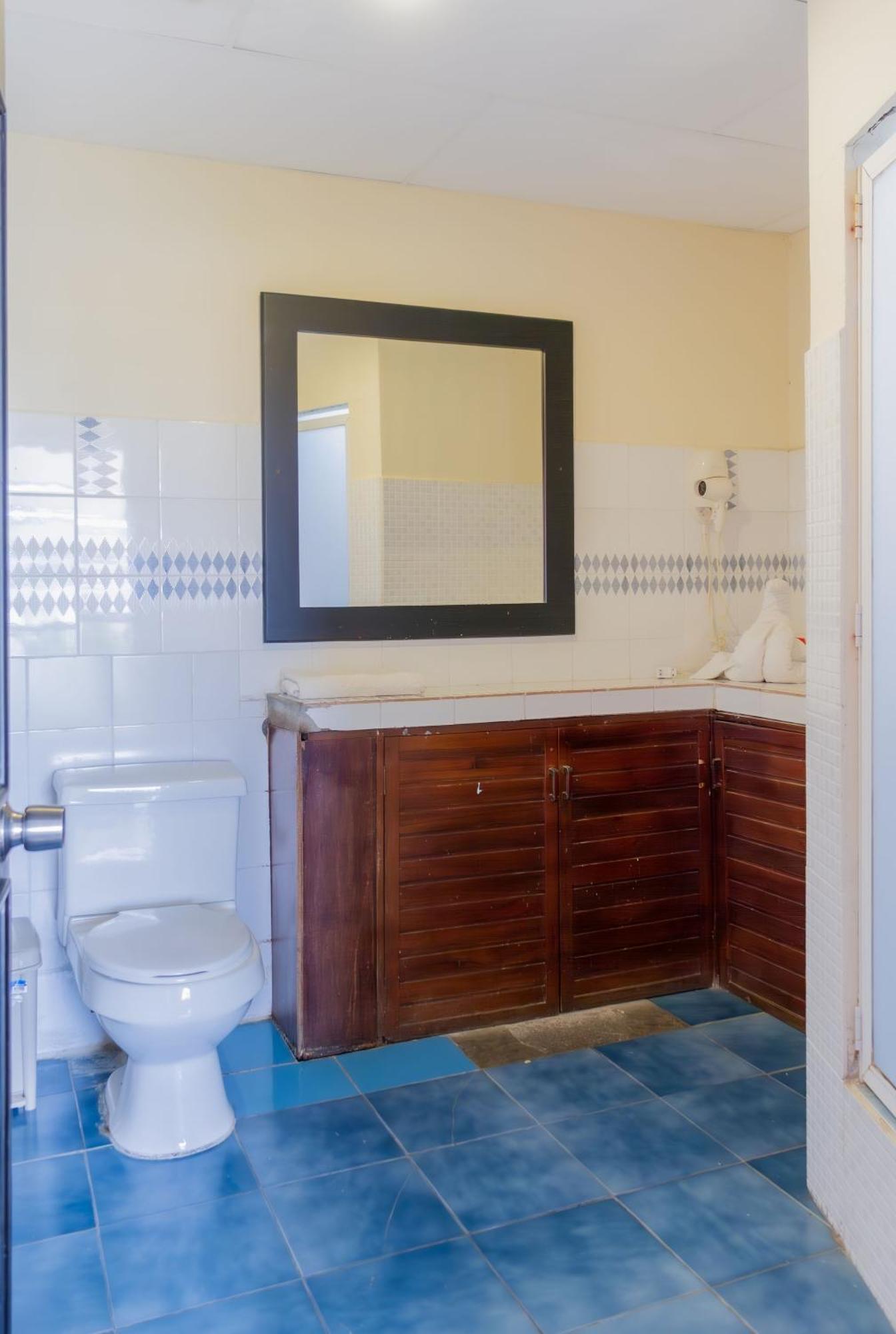 Hostal Antares Manta Bagian luar foto