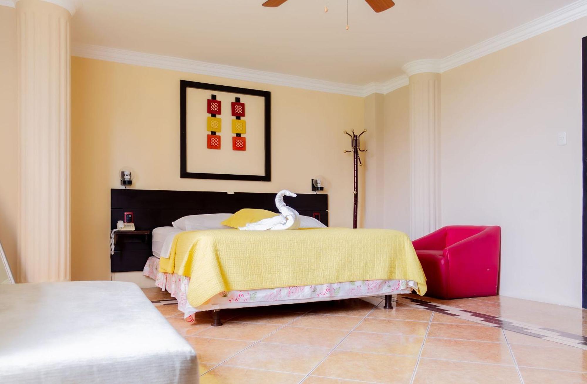 Hostal Antares Manta Bagian luar foto