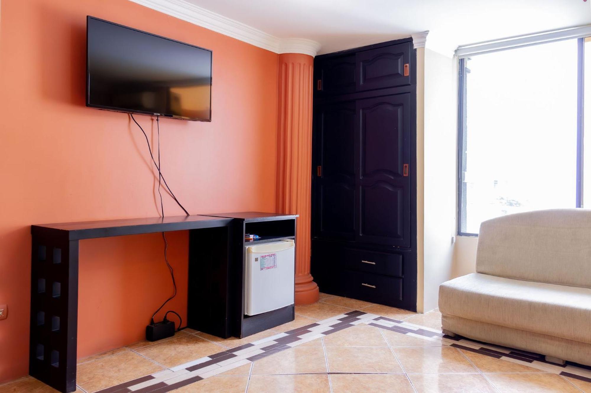 Hostal Antares Manta Bagian luar foto