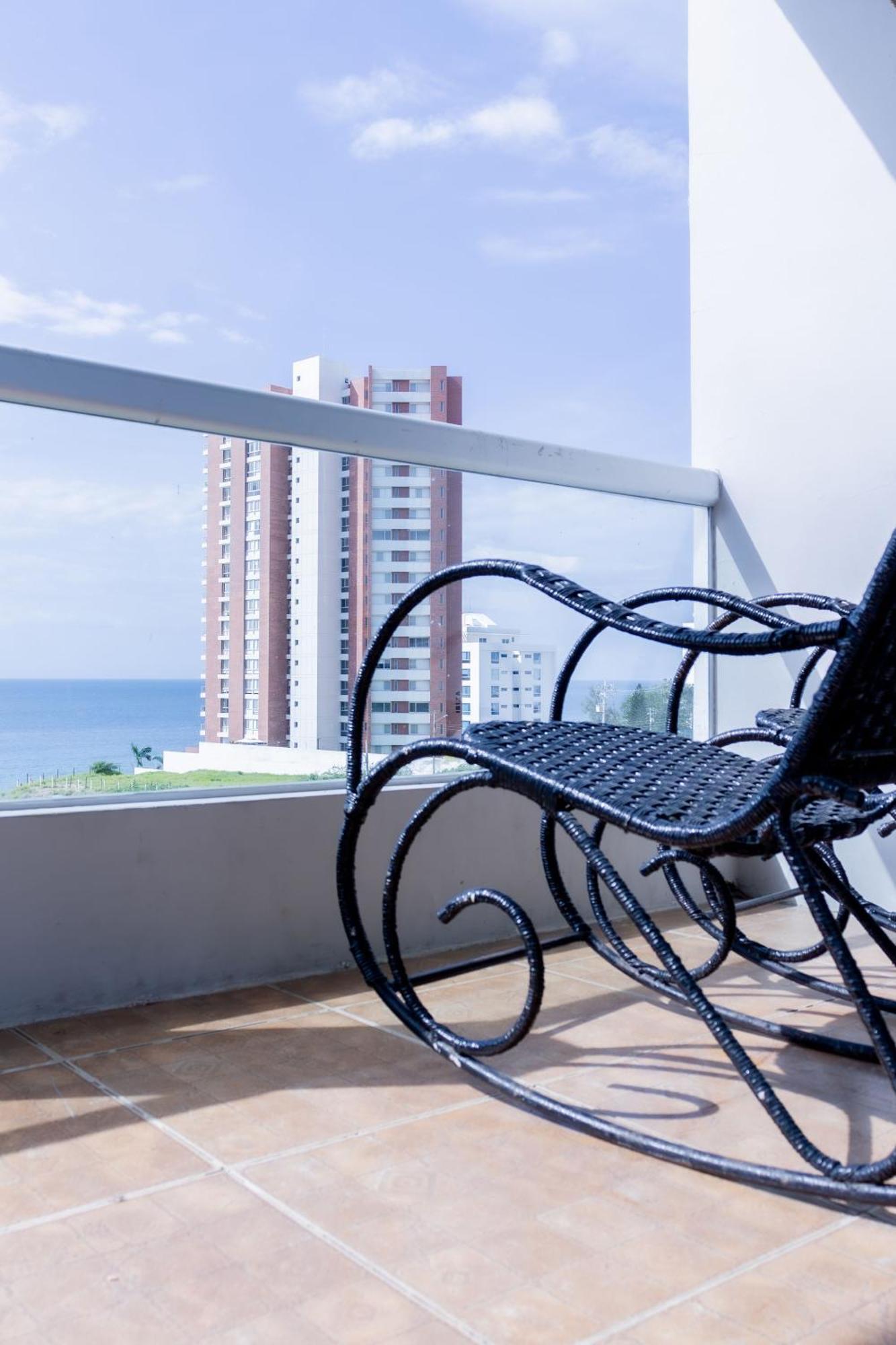 Hostal Antares Manta Bagian luar foto