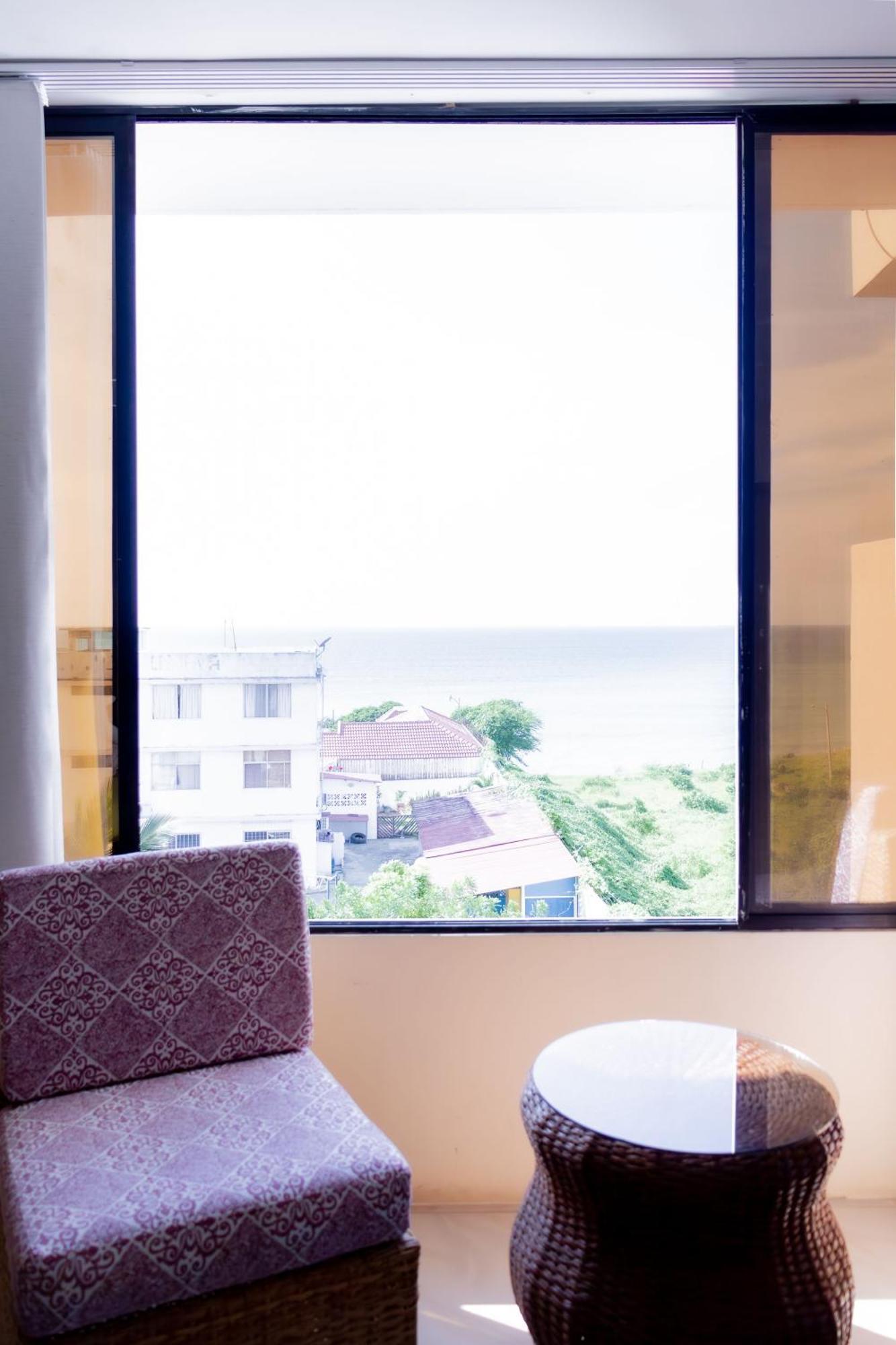 Hostal Antares Manta Bagian luar foto