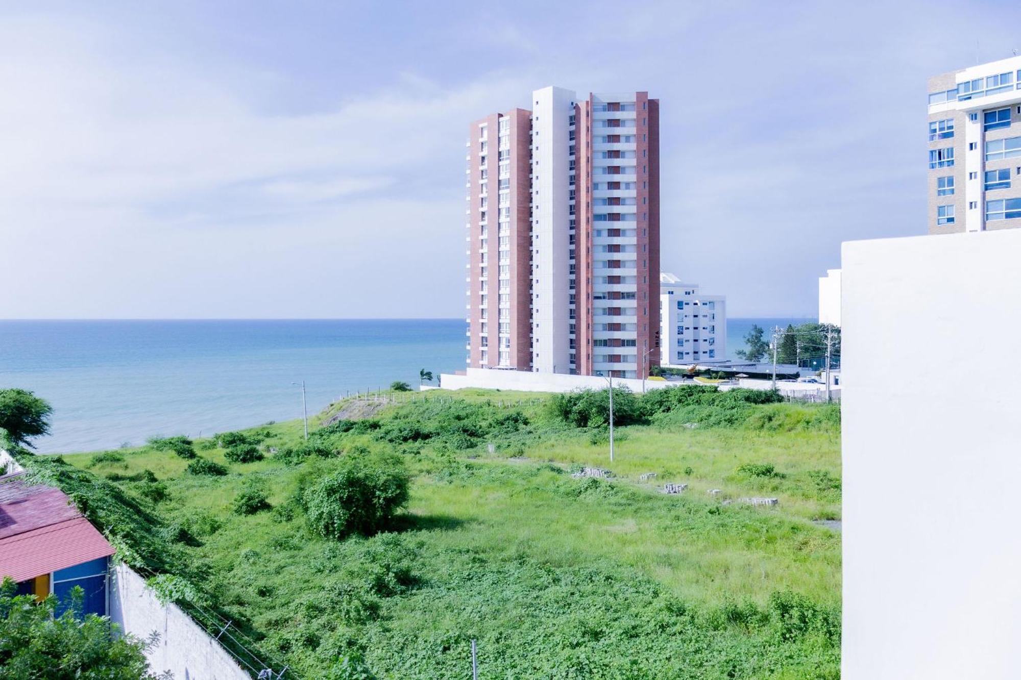 Hostal Antares Manta Bagian luar foto