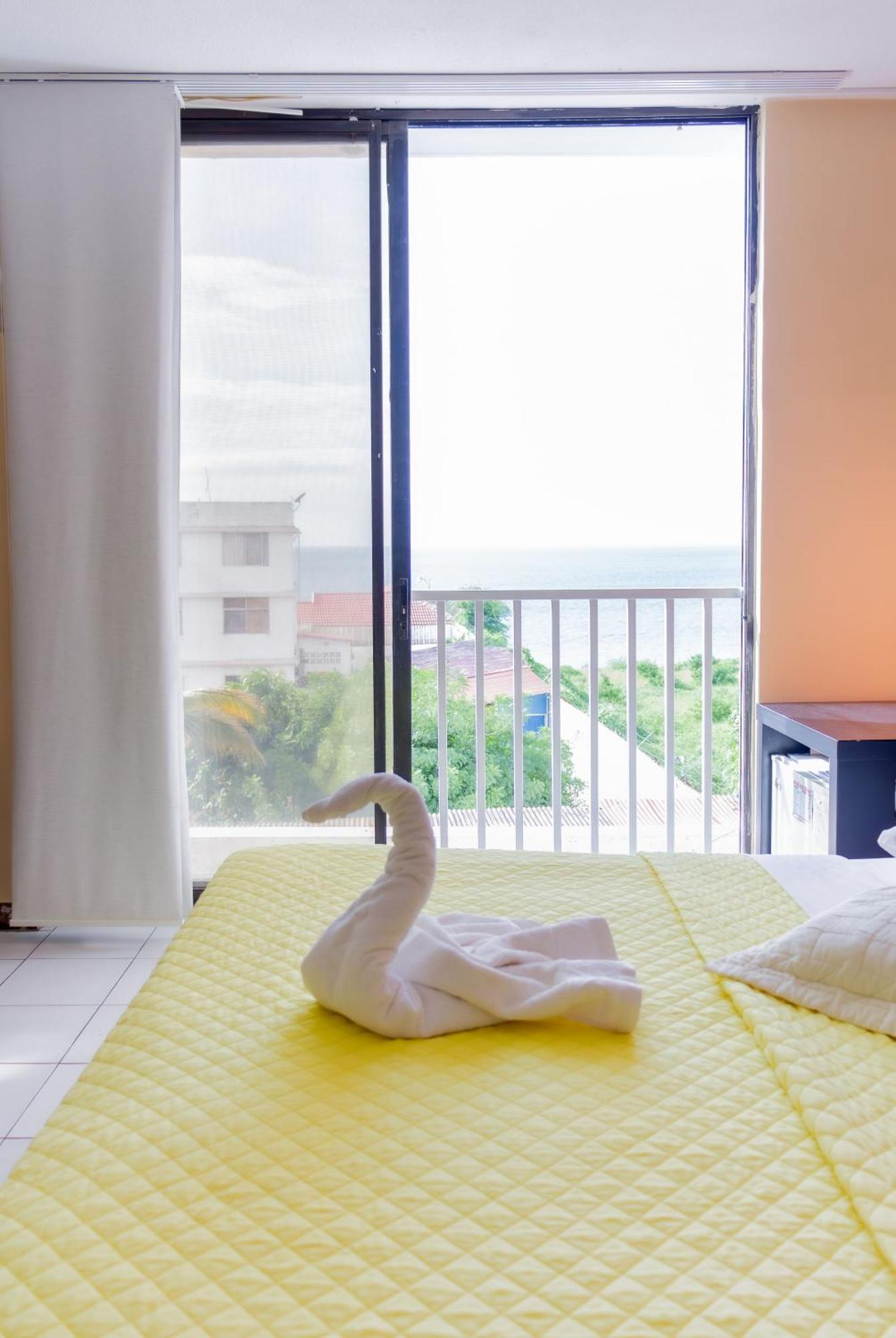 Hostal Antares Manta Bagian luar foto