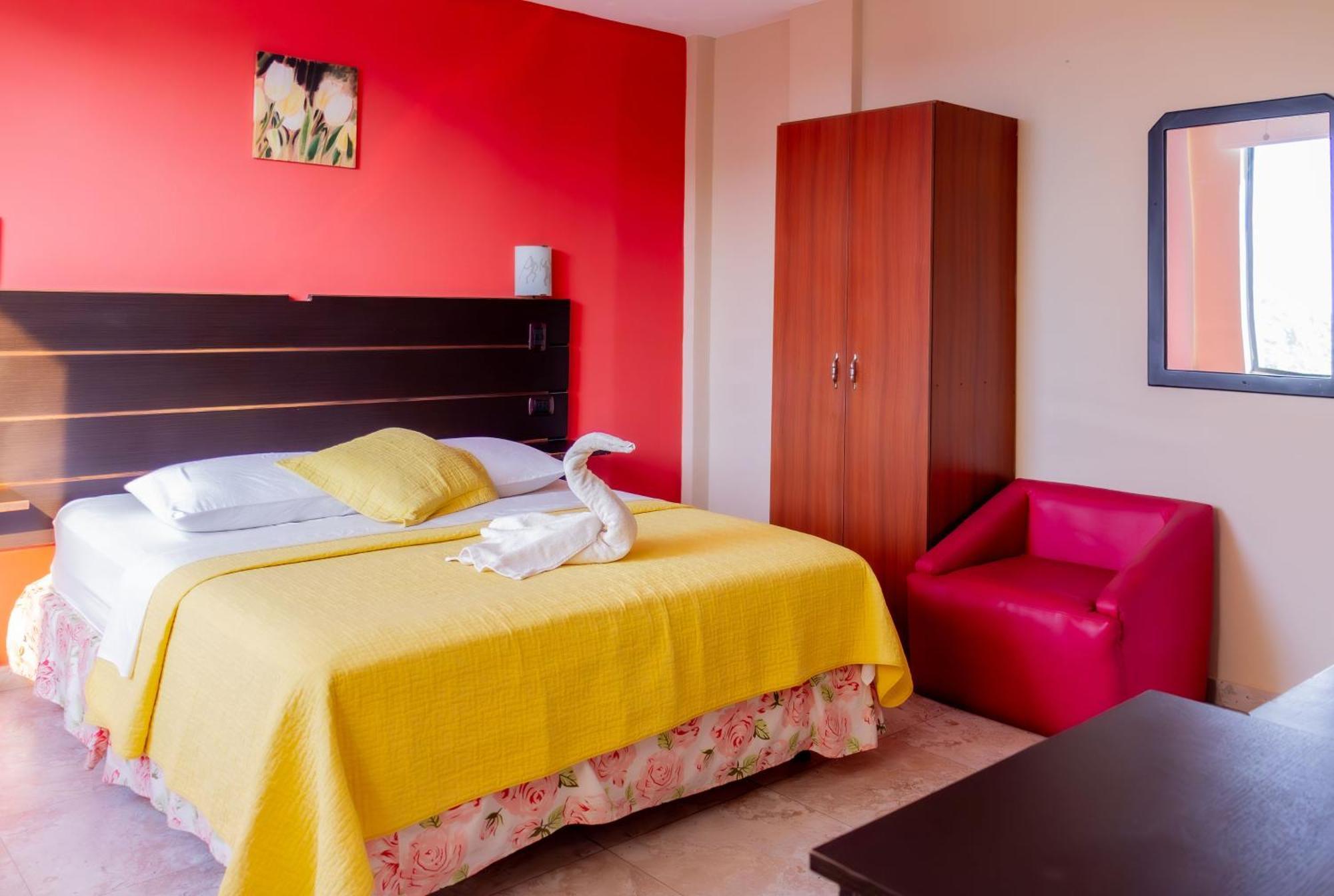 Hostal Antares Manta Bagian luar foto