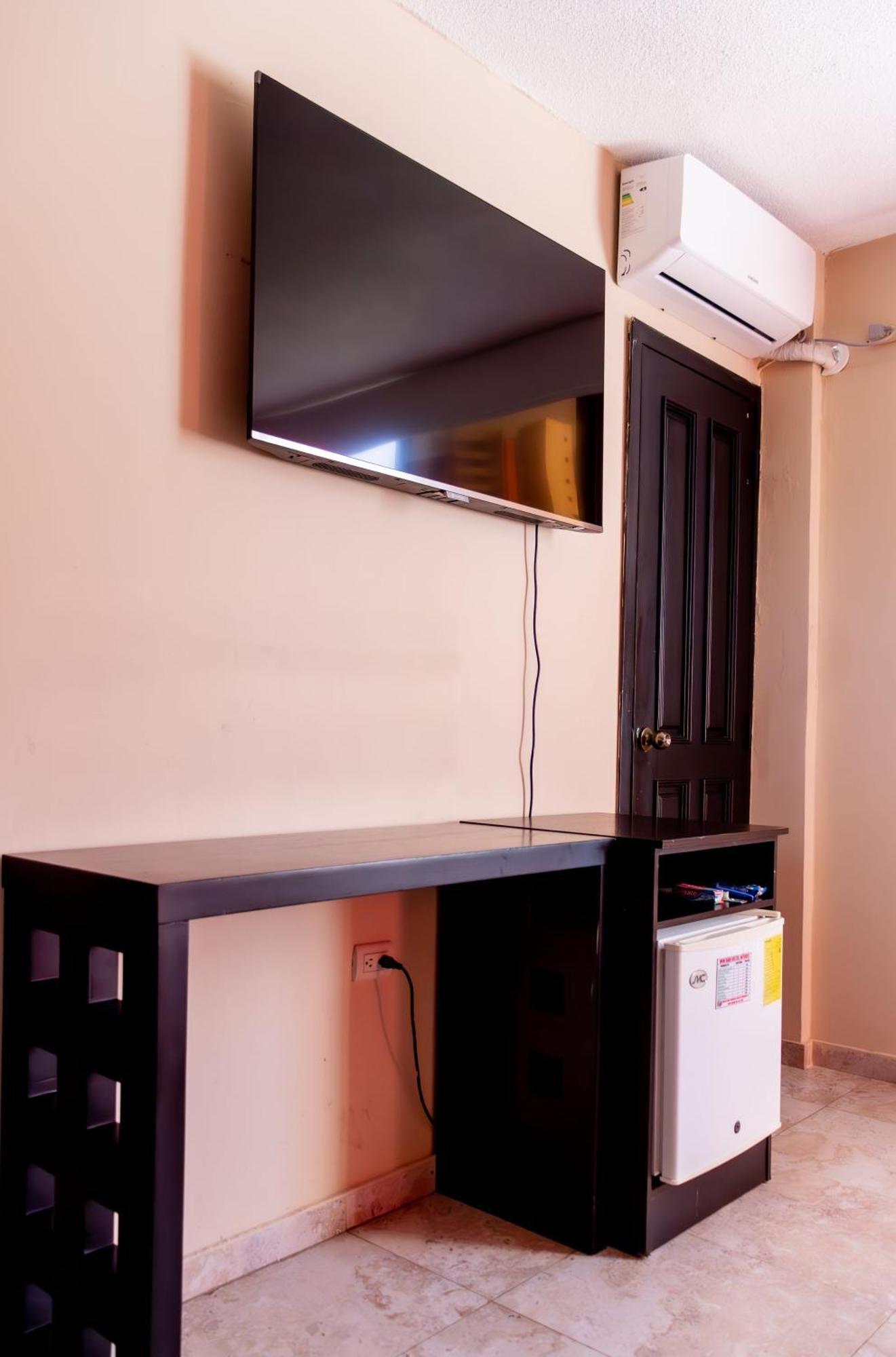 Hostal Antares Manta Bagian luar foto