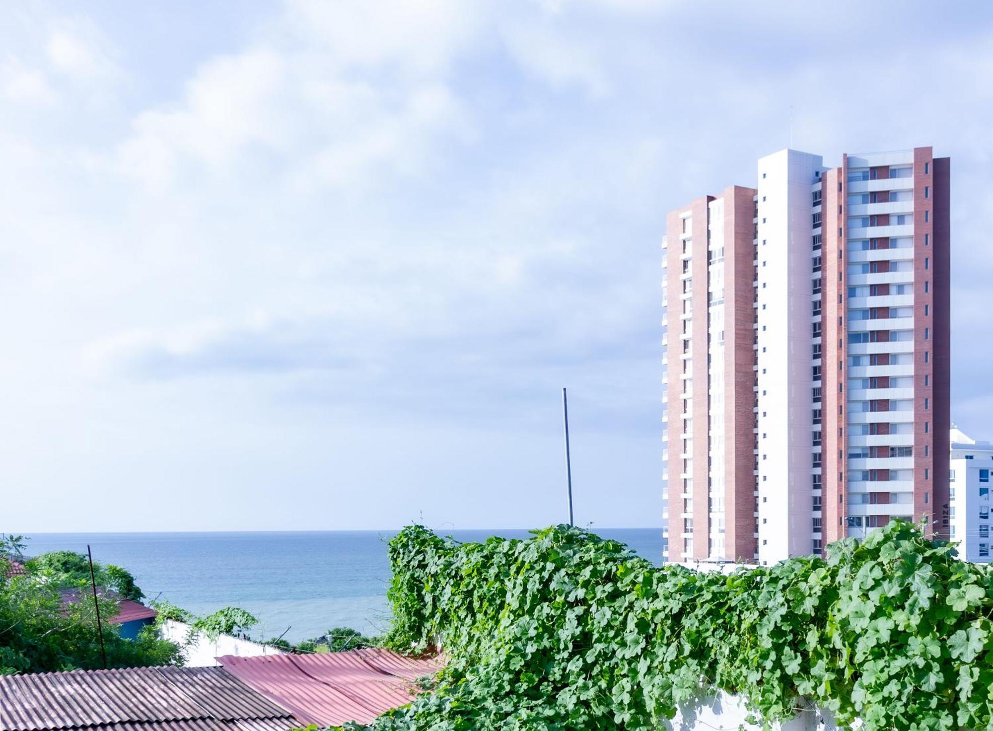 Hostal Antares Manta Bagian luar foto