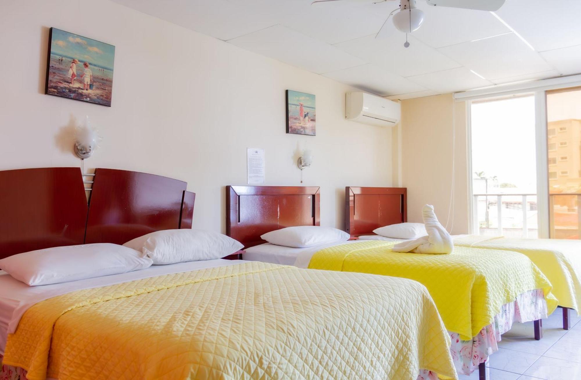 Hostal Antares Manta Bagian luar foto