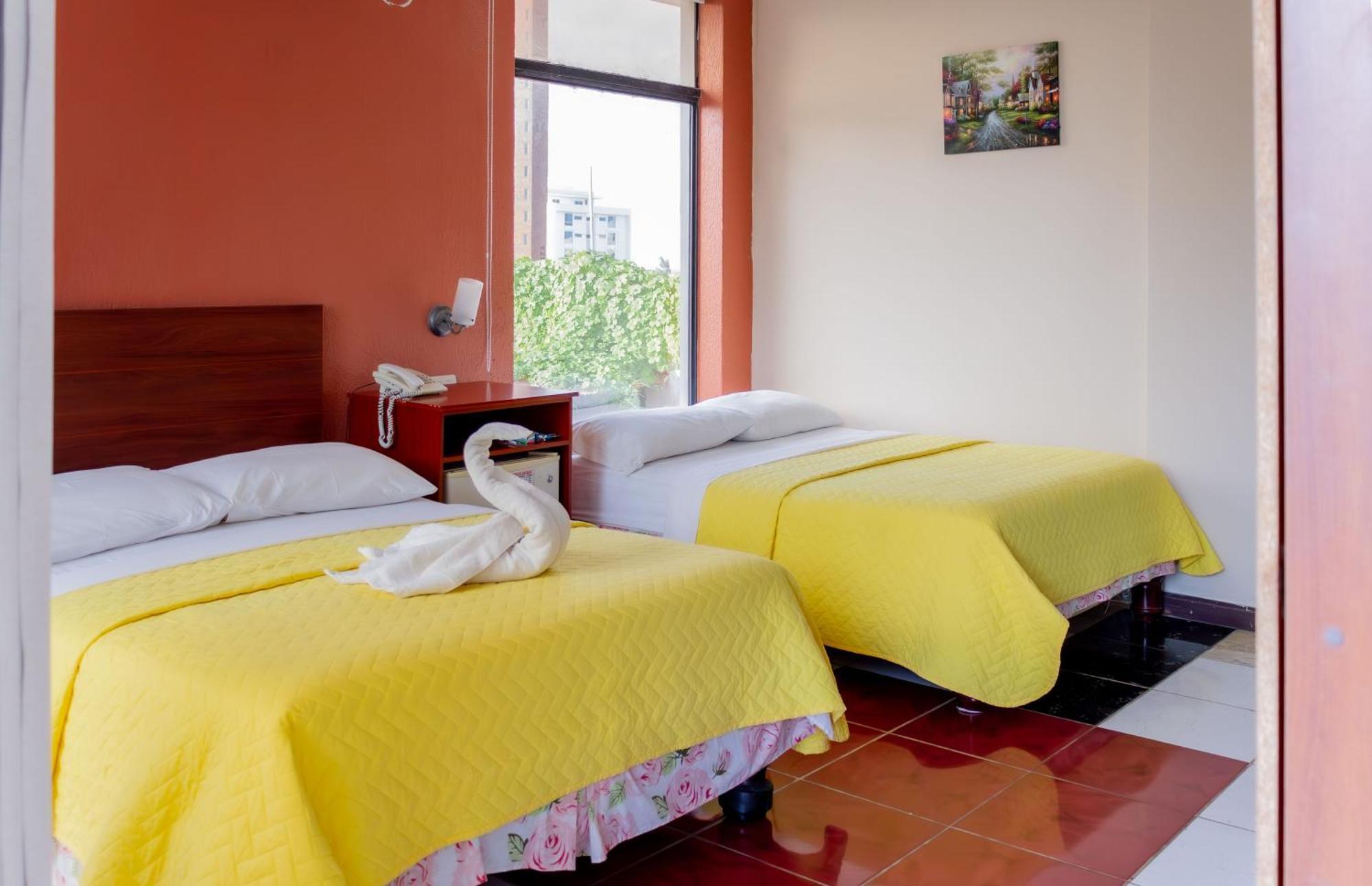 Hostal Antares Manta Bagian luar foto