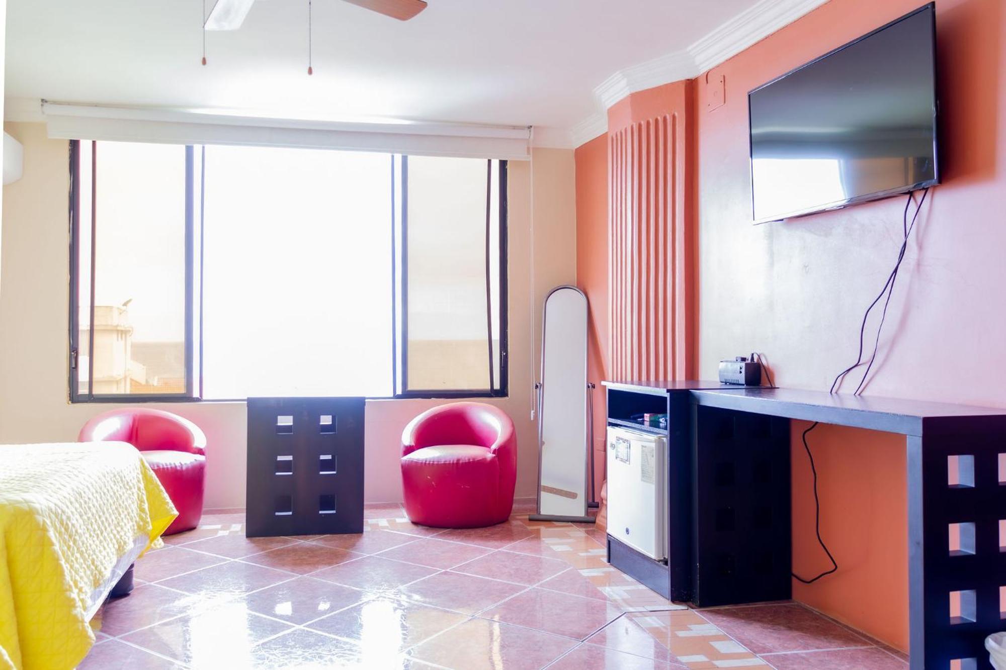 Hostal Antares Manta Bagian luar foto
