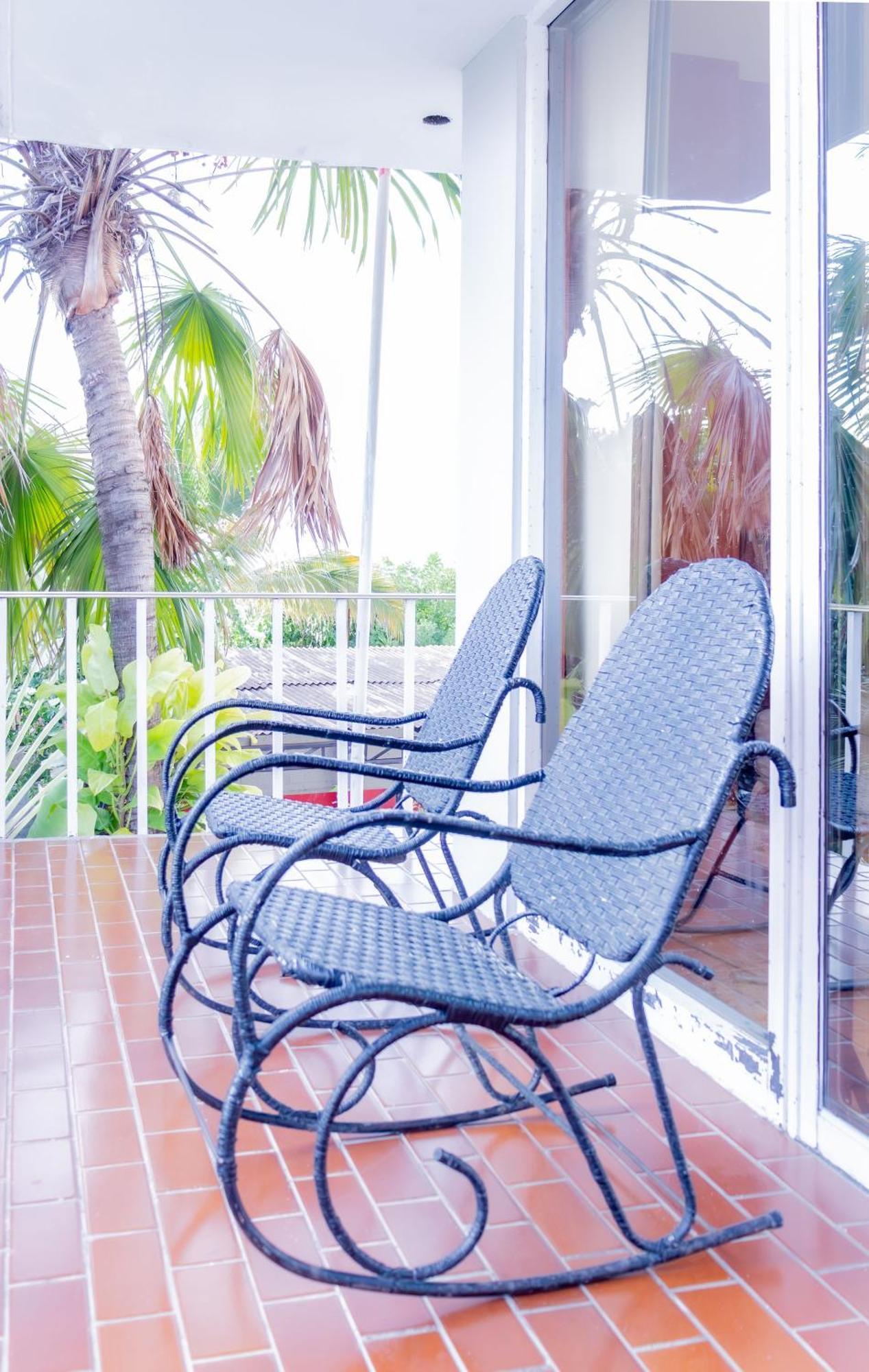 Hostal Antares Manta Bagian luar foto